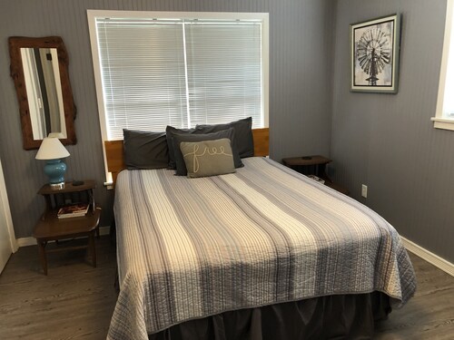 Pecan Grove Bunkhaus 