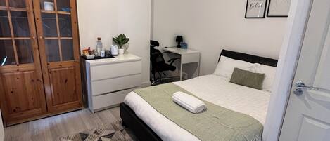 1 bedroom, desk, free WiFi, bed sheets