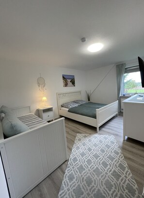 2 bedrooms, iron/ironing board, travel cot, free WiFi