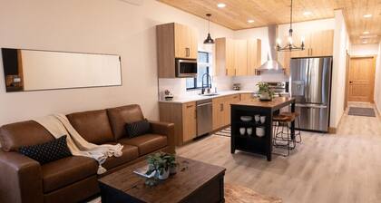 NEW Mountain Modern Cabin (Unit 1)