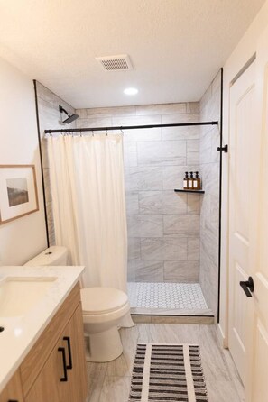 مجففات شعر، مناشف، صابون، شامبو