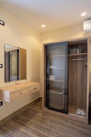 Una cassaforte in camera, insonorizzazione, Wi-Fi gratuito, lenzuola