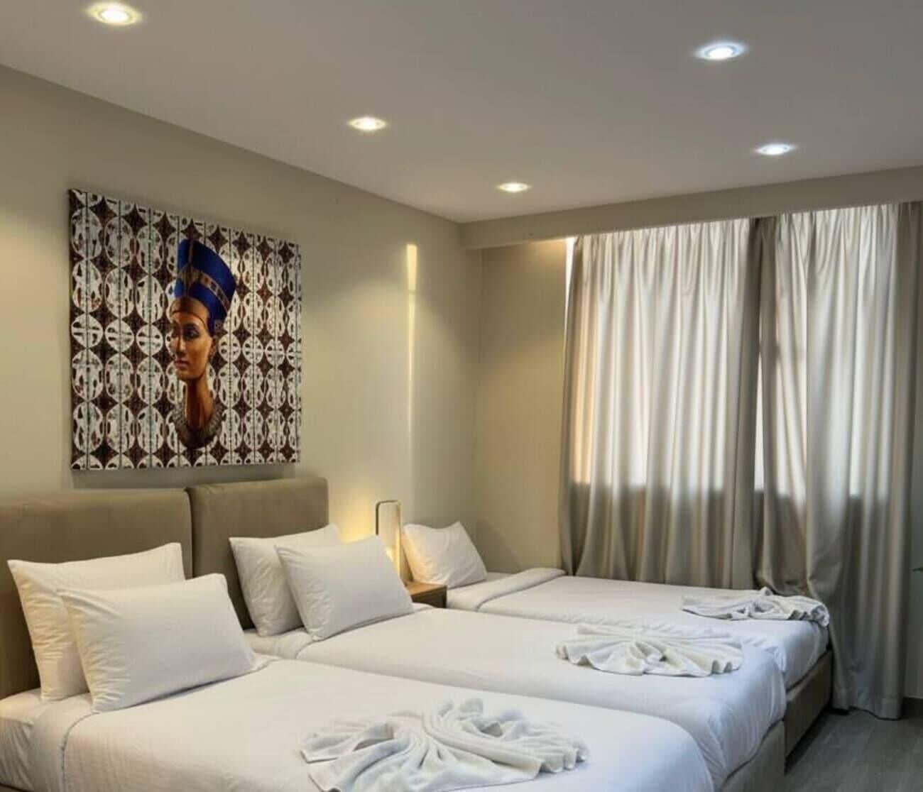 Foto - King of Pharaohs Pyramids View