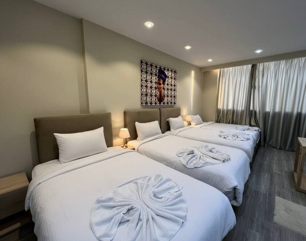 In-room safe, soundproofing, free WiFi, bed sheets