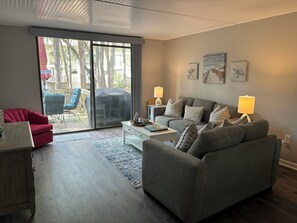 Smart-TV, DVD-Player, Bücher