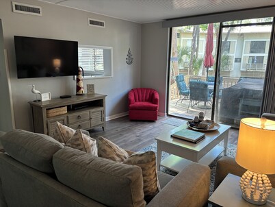 3031 Seascape Walkable to Coligny Beach with Pool and Beach Cabana