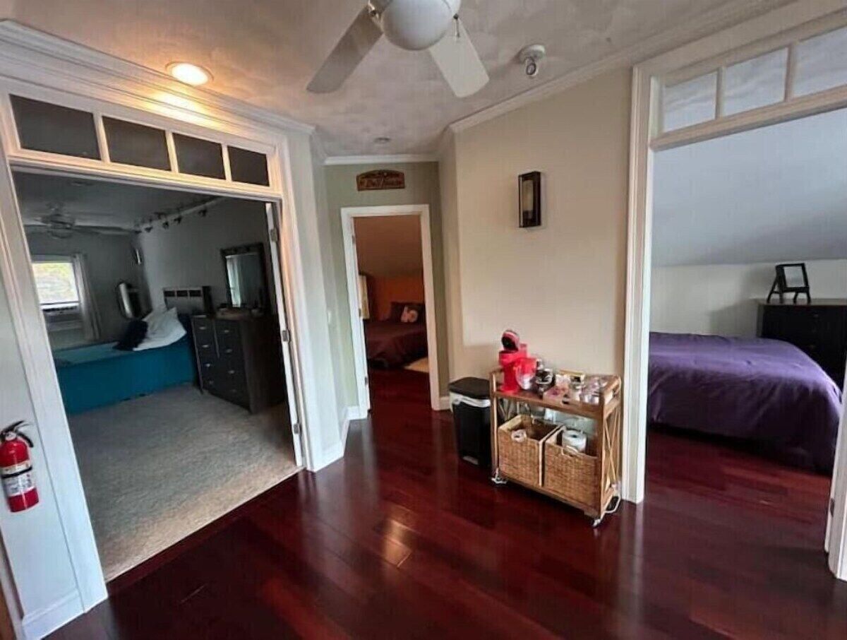 3 bedrooms, iron/ironing board, WiFi (free), bed sheets