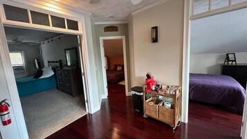 3 bedrooms, iron/ironing board, WiFi (free), bed sheets