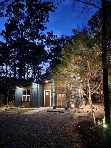 New, unique custom-built cottage, between Savannah and Tybee Island. 