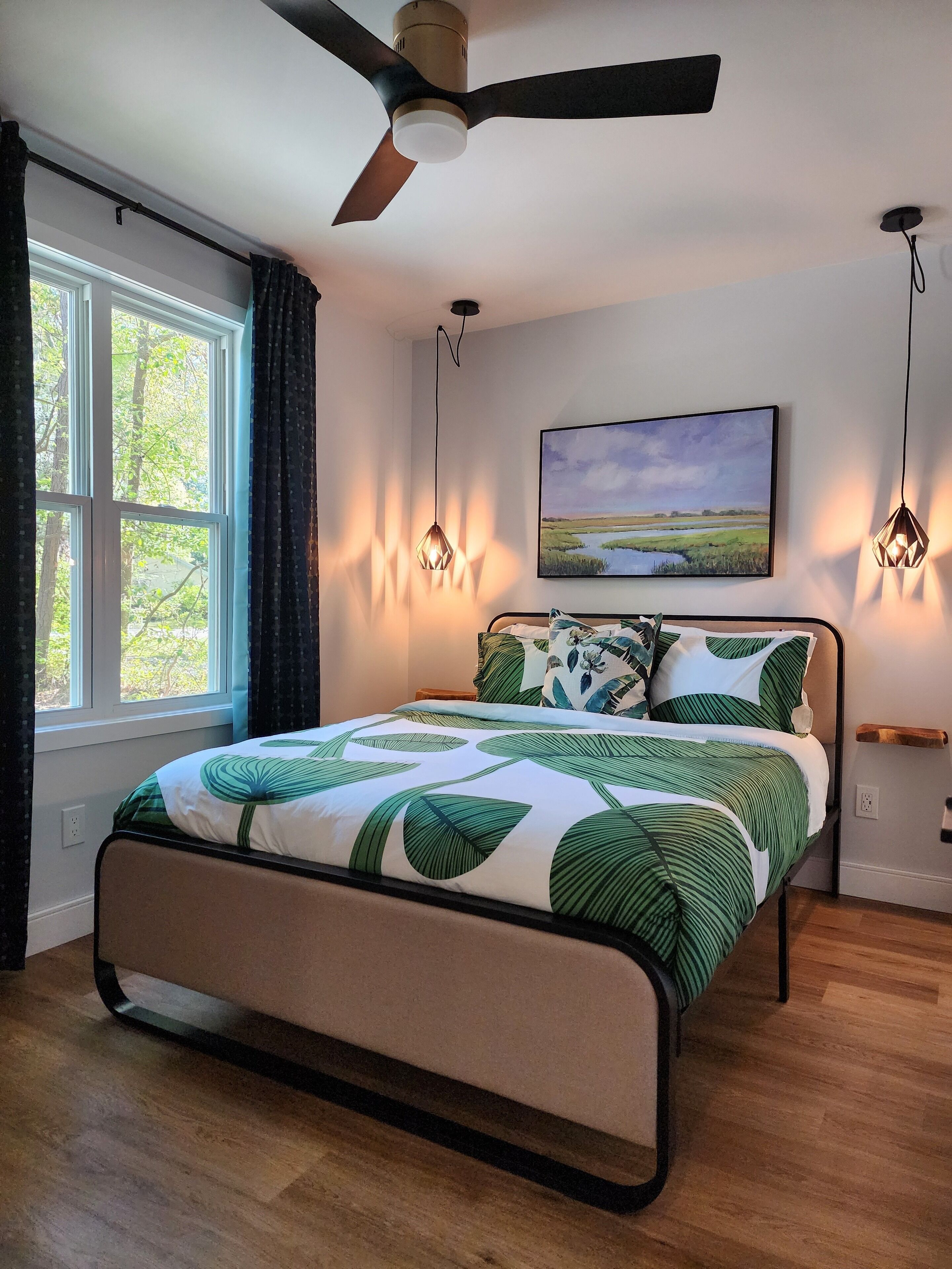 2 slaapkamers, een strijkplank/strijkijzer, gratis wifi, beddengoed