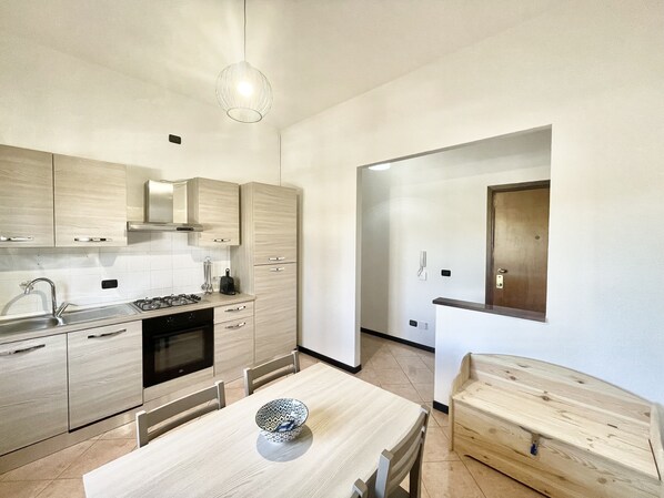 Kühlschrank, Ofen, Herdplatte, Geschirrspüler