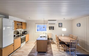 Fridge, stovetop, dishwasher, coffee/tea maker - Beautiful home in Toftlund with WiFi (Toftlund)