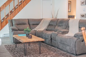 Smart TV, chimenea, videojuegos, libros