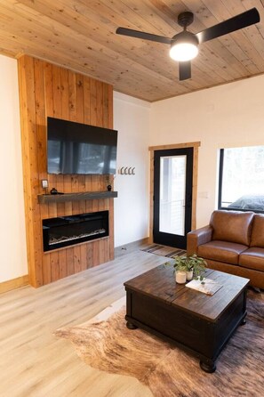 Télévision, cheminée