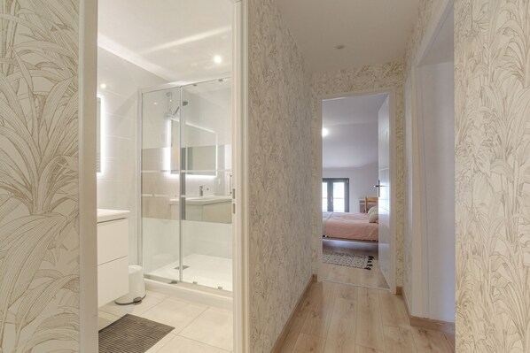 4 bedrooms, WiFi, bed sheets