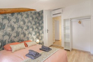 4 chambres, bureau, Wi-Fi, draps fournis