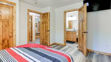 3 chambres, fer et planche à repasser, Wi-Fi, draps fournis