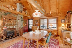 Dining - Peaceful Luray Cabin w/ Hot Tub, Deck & Fire Pit! (Luray)