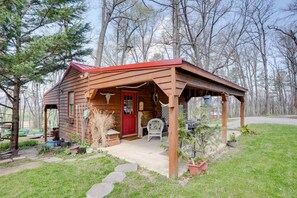 Exterior - Peaceful Luray Cabin w/ Hot Tub, Deck & Fire Pit! (Luray)
