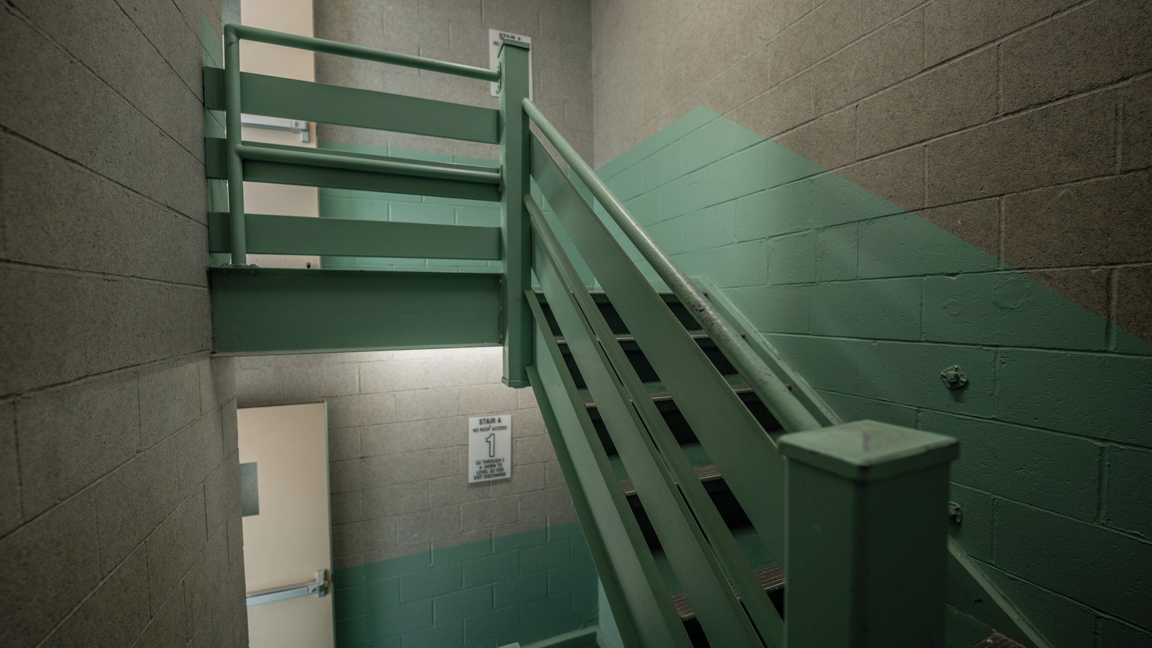 Handrails in stairways