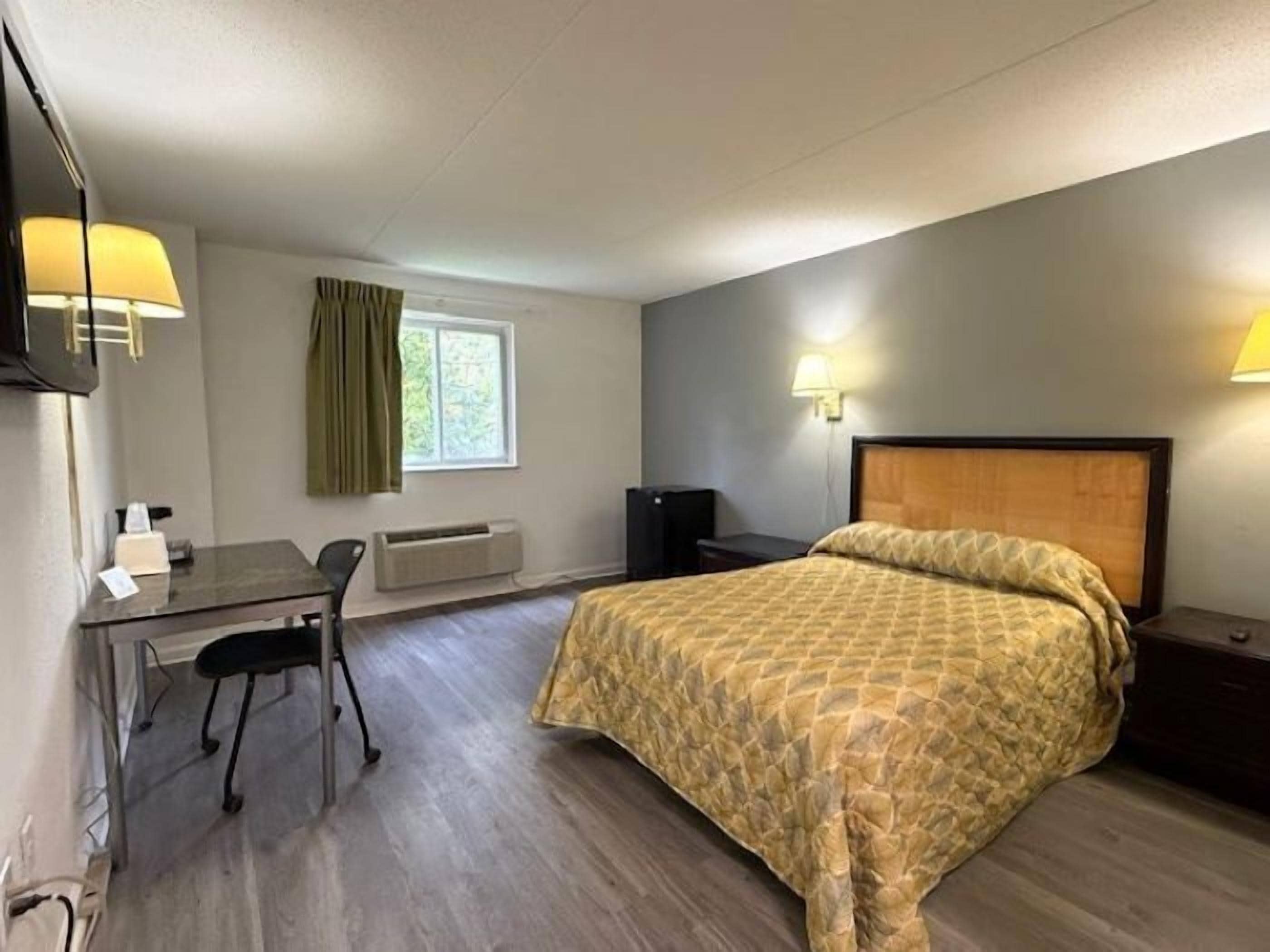 Bureau, espace de travail pour ordinateur portable, Wi-Fi gratuit