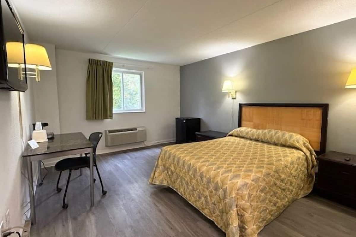 Economy Double or Twin Room | 1 bedroom, desk, laptop workspace, free WiFi