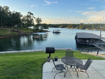 Smith Lake Stay with water views, pool and spa bath 3bd 2bath