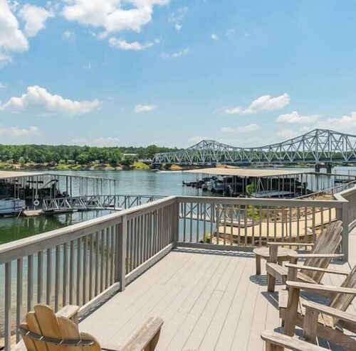 Smith Lake Condo with Pool 3bd/2bath