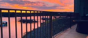 Smith Lake Condo with Pool 3bd/2bath