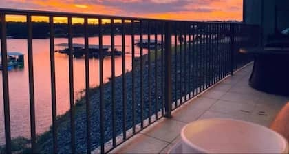 Smith Lake Condo with Pool 3bd/2bath