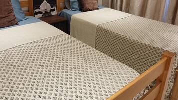 2 habitaciones, tabla de planchar con plancha, wifi y ropa de cama