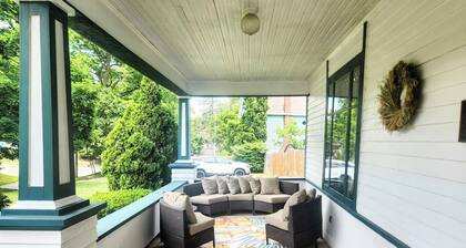 The Smith House Retreat w/HotTub, Bikes, Game/Movie Room, 10mins to Frankenmuth