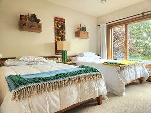 5 bedrooms, in-room safe, iron/ironing board, travel cot - The Smith House Retreat w/HotTub, Bikes, Game/Movie Room, 10mins to Frankenmuth (Vassar)