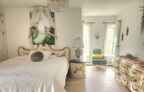 5 chambres, coffres-forts dans les chambres, fer et planche à repasser