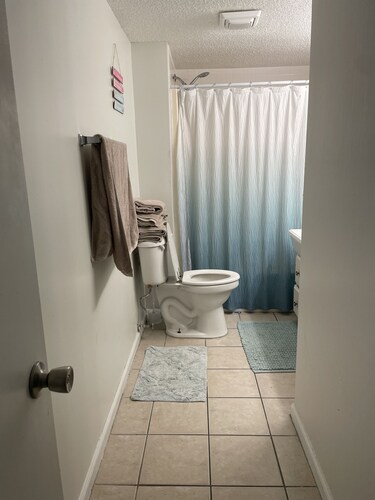 Cozy stay minutes from town!