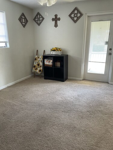 Cozy stay minutes from town!