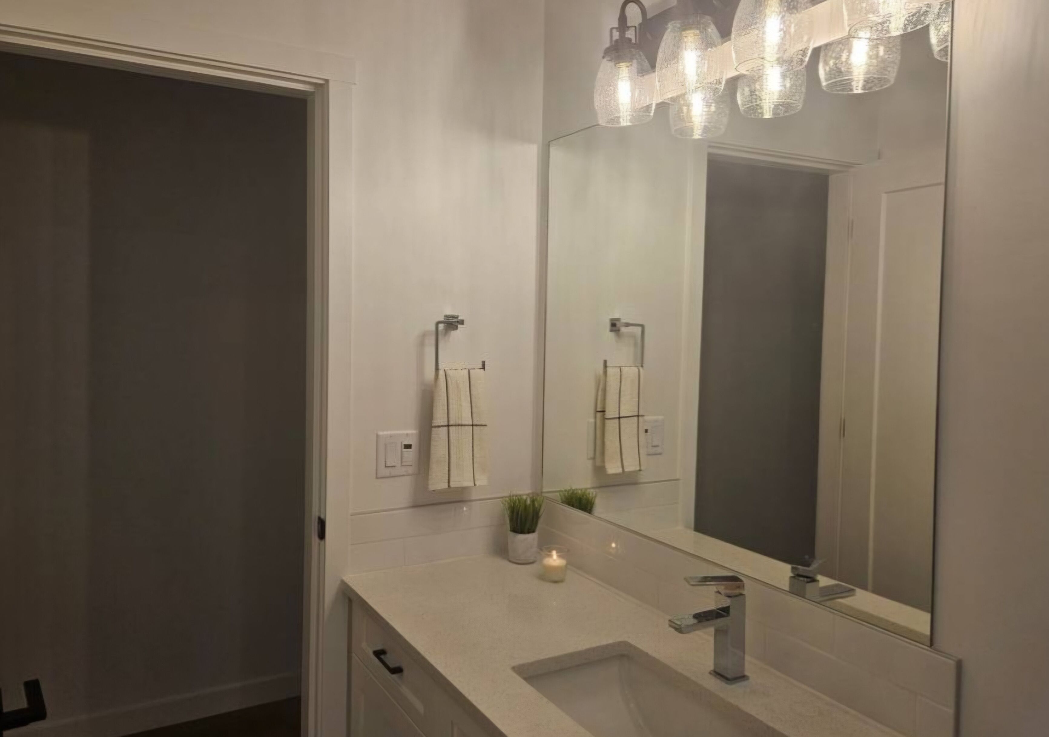 Secador de cabelo, toalhas de banho, sabonete, shampoo