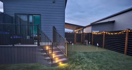 Vacation in luxury !!! A golfers Dream.Modern newly built modular home.