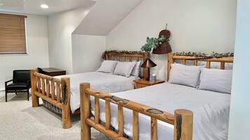 2 bedrooms, desk, iron/ironing board, WiFi