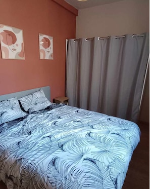 1 Schlafzimmer, Reisekinderbett, Bettwäsche