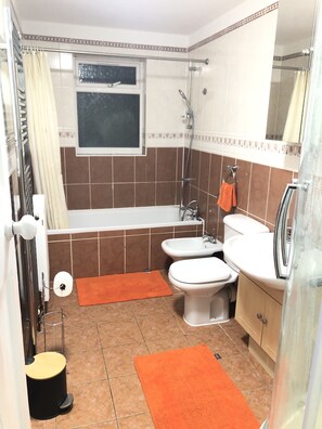 Toallas y papel de baño