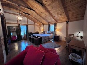 3 bedrooms, in-room safe, desk, free WiFi