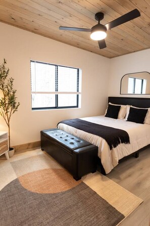 4 bedrooms, iron/ironing board, WiFi, bed sheets