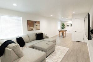 TV, fireplace