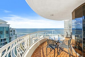 Outdoor dining - Aegean - Modern 2 Bedroom Ocean View Unit (Surfers Paradise)