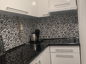 Fridge, oven, dishwasher, coffee/tea maker