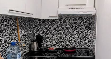 Colors Apartment with balkony next to BBI shopping center