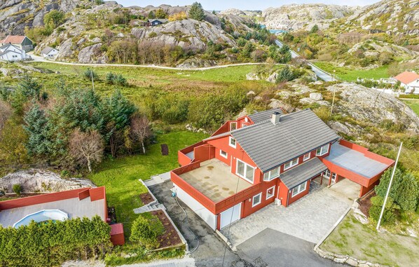 Exterior - 4 bedroom gorgeous apartment in Hellvik (Hellvik)