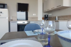 Fridge, microwave, oven, stovetop - Appartement 3ème Étage Ascenseur, Front de Mer (Berck-sur-Mer)