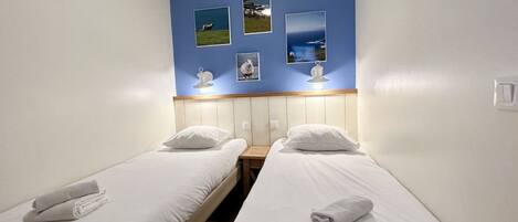 2 bedrooms, bed sheets